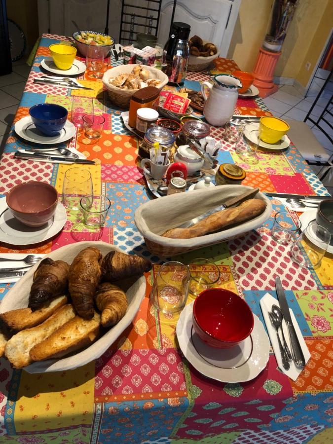 Chambres Table D'Hotes Carpe Diem Villeneuve-la-Rivière エクステリア 写真